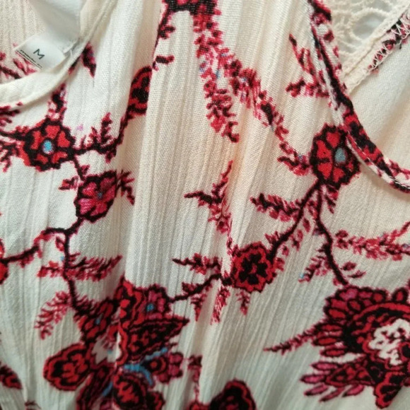 ASTR The  Label Romper Floral Boho Crochet Inset Romper Cream M - Picture 11 of 12